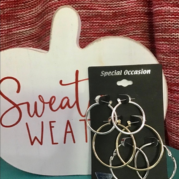 🎄Three pairs of hoops, two silver tone, 1 gold - Picture 2 of 11